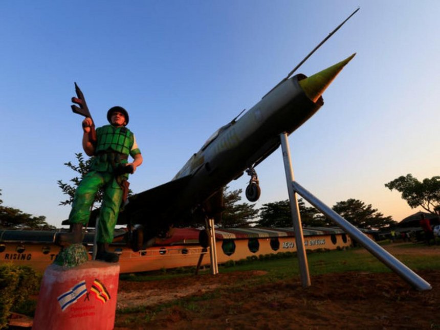 Yoni Netanyahu staue