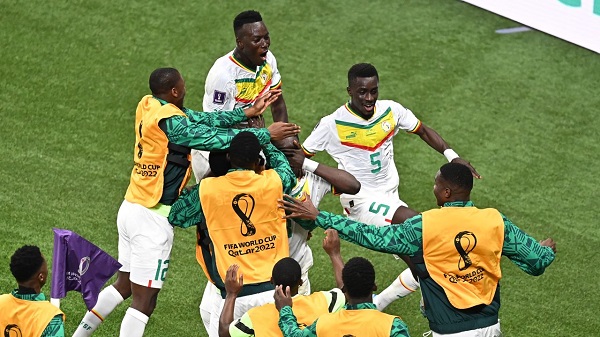 Senegal and Netherlands progress to World Cup knockout stages