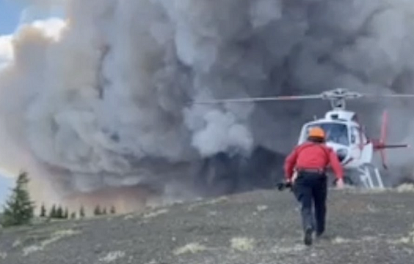 Race to evacuate Canadian city as wildfire approaches